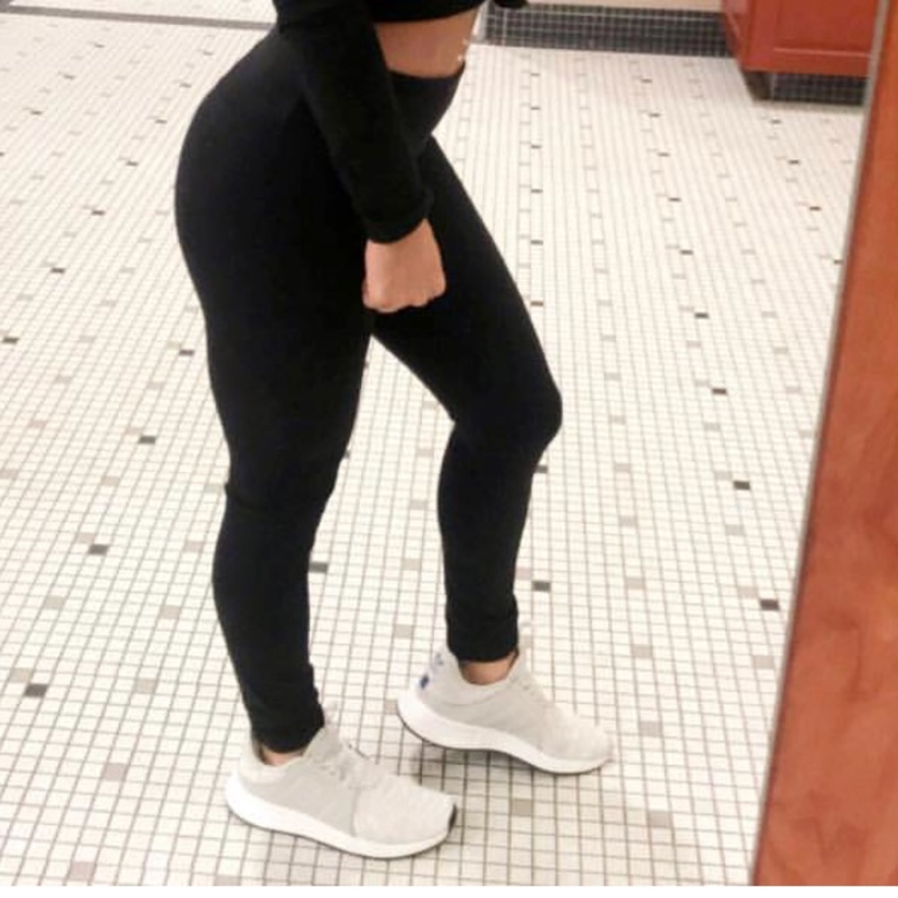Lululemon black pants size 4